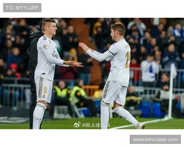 巴尔韦德与克罗斯中场风格及战术角色对比分析