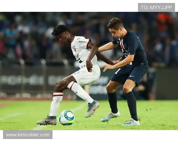 卡马文加与巴雷拉中场覆盖范围及活动能力对比分析